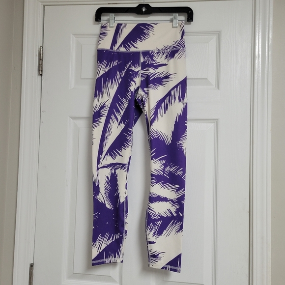 Flabletics NWT
Pure-luxe Oasis High-Waisted Leggins  Tropical Palm. - Picture 4 of 13
